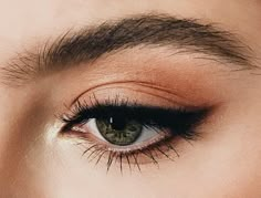 Makeup Brown, Skincare Korean, Tutorial Eyeliner, Boda Ideas, Makeup Korean, Simple Eyeliner, Emo Makeup