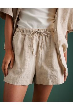 Drapey linen pull-on short/Drawcord at waist with elastic interior/Front stitch-through pockets/Back patch pockets/Sustainable, low-impact wash for a lived-in handfeel/Matches back to our AE77 Premium Linen Boyfriend Button-Up Shirt Tailored Linen Shorts, Linen Shorts Outfit Summer, Summer Color Season, Linen Shorts Outfit, Linen Shorts Men, Natural Fiber Clothing, Style Roots, Mens Shorts Outfits, Natural Essence