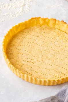 an uncooked shortcrust pastry with the words how to make shortcrust pastry