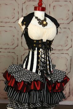 Pirate Dresses, Steampunk Circus, Gothic Burlesque, Mode Steampunk, Steampunk Couture, Steampunk Pirate, Circus Costume, Night Circus, Style Steampunk