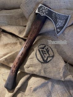 Viking Hatchet, Viking Warriors, Handcrafted Knife, Pretty Knives, Ancient Vikings, Cool Swords, Viking Style, Cool Knives, Hunting Knife