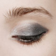 Grey Eyeshadow, Silver Makeup, Silver Eyeshadow, Smink Inspiration, Puffy Eyes, Face Hair, Eye Make, Smokey Eye Makeup