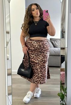 Miami Plus Size Outfit Ideas, Beach Outfits For Curvy Women, Outfit Gorditas, Amazon Fits, Curvy Winter Outfits, Satin Skirt Outfit, Punk Style Outfits, Outfits Gorditas, Plus Zise