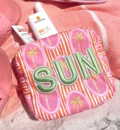 the cutest pink palm sun mini yet! This pink palm print is the perfect bag to hold your sunglasses, chapsticks, phone, and more! Patches sewn on Beautiful artwork in collaboration with Fete Papier! Dimensions: 10 x 3 x 5.5 inches Casual Pink Poolside Bag, Pink Beach Bag With Zipper Pouch, Pink Vacation Bag With Zipper Pouch, Summer Vacation Bags With Zipper Pouch, Summer Vacation Bag With Zipper Pouch, Fun Pink Vacation Bag, Pink Palm Tree, Clear Pouch, Swim Bag