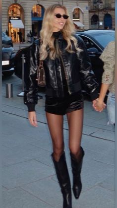 all black outfits || paige lorenze, street wear, fall/ winter fashion Paige Lorenze, All Black Outfits, Fall Winter Fashion, Paris Mode, Black Outfits, Paris Outfits