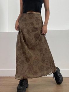 Looks Rihanna, Brown Maxi Skirts, Skirt Aesthetic, Grunge Skirt, Mesh Maxi Skirt, Style College, Floral Print Maxi Skirt, Skirt Streetwear, Rock Outfit