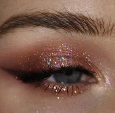 Image shared by creatlves.. Find images and videos about photography, pink and beauty on We Heart It - the app to get lost in what you love. Make Up Designs, Swag Makeup, Smink Inspiration, Makijaż Smokey Eye, Eye Makeup Designs, Dope Makeup, Makeup Eye Looks, Creative Eye Makeup