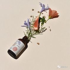 Essential Oil Illustration, Essential Oil Photoshoot, Essential Oil Product Photography, Essential Oil Photography Styling, Floral Product Photography, Essential Oils Photography, Aromatherapy Photography, Essential Oil Photography, Spray Photography