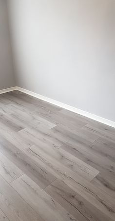 an empty room with hard wood flooring and white paint on the walls is shown