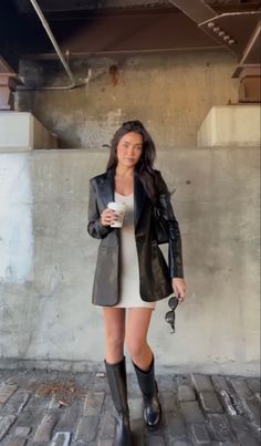 Styling Dresses In Winter, Museum Date Outfit, Race Outfit, Business Professional Outfits, Business Attire Women, Stylish Work Attire, Corporate Outfits, Estilo Preppy, Business Professional