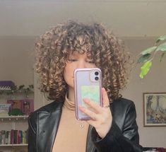 Short 3b Curly Haircuts, Short Layered Curly Hair, Curly Cut, Natural Curly Hair Cuts, Curly Hair Photos, Cute Curly Hairstyles, Luscious Hair, Curly Hair Styles Easy, Curly Hair Inspiration