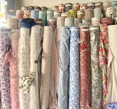 there are many different types of fabrics on display