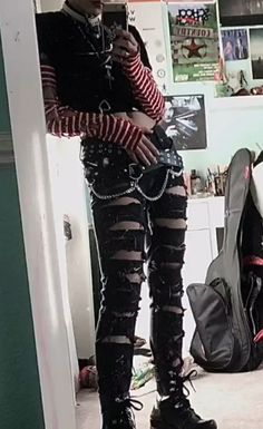 Alt Clothes Aesthetic, Combat Aesthetic Outfit, Cody Core, Goth Femboy Outfits, Egirl Fashion, Alt Clothes, Alt Outfits, Grunge Style, Punk Outfits