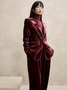 Winter Cocktail Outfit, Velvet Blazer Outfit, Velvet Blazer Women, Women Suits Wedding, Winter Suits, Burgundy Outfit, Burgundy Suit, Velvet Suit, Party Fits