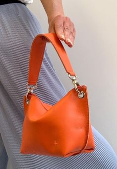 Minimalist Bags Design, Coach Vintage Handbags, Ostrich Handbags, Womens Work Bag, Leather Bag Tutorial, Hot Handbags, Leather Bag Design, Leather Bag Pattern, Large Leather Tote Bag