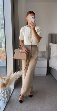 Cream And Black Flats Outfit, Internship Outfit, Conference Outfit, Outfit Elegantes, Business Professional Outfits, Corporate Attire, Professional Outfits Women, Chique Outfits