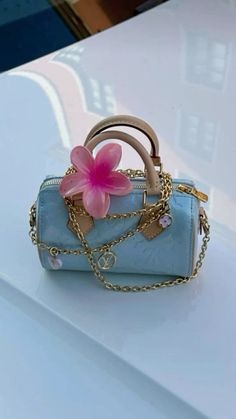 Cute Bag Ideas, Fancy Bags Purses, Create Your Dream Life, Hand Gestures, Hot Bags, Women's Bags By Shape, Bag Aesthetic