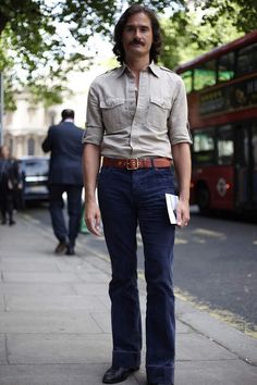 80s London Fashion, Summer 70s Outfits Men, 70s British Mens Fashion, Seventies Fashion Men, Men’s 70s Fashion Casual, 60s Outfits Men, Mens 60s Fashion, Mens 70s Style, 70s Poses