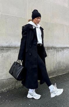 Baddie outfit Chunky Trainers Outfit Winter, Leggings And Long Coat Outfit, Black Winter Hat Outfit, Outfits With A Black Trench Coat, Trench Coat Hoody Outfit, Long Coat Hoodie Outfit, White Chunky Trainers Outfit, Winter Outfits Long Black Coat, Black Trench Coat Casual Outfit