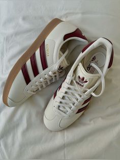 Sneakers 2024 Fall, Sneaker Inspo Aesthetic, Fall Sneakers 2024, Red And White Sneakers, Sneakers 2024, Fall Sneakers, Red Trainers, White Shadow