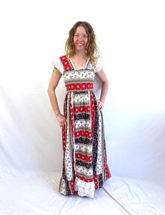 "Lovely dress! In great vintage condition.  Zips in the back  No maker tag Size 5 50/50 poly/cotton Lying flat... armpit to armpit: 15 1/2\" 12 1/2\" across waist hips free 54\" top to bottom of dress" 70s Hippie, Prairie Dress, Lovely Dresses, Vintage 1970s, 50 50, Clothing Items, 1970s, Art Collection, Bathing Beauties