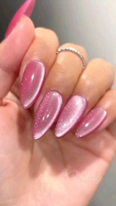 Pink Cat Eye Nails French Tip, Magnetic Nails Pink, Pink Crome Nails Ideas, Pink Nail Art Designs Glitter, Glitter Nail Design Ideas, Matte French Manicure, Trendy Glitter Nails, Pink Ombre Nails Glitter