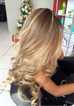 Carmel Color Hair With Blonde Highlights, Honey Blonde Hair Highlights Caramel, Caramel Highlights On Dirty Blonde Hair, Honey Hair With Highlights, 90s Blonde Highlights, Warm Honey Blonde Hair Caramel, Caramel Highlights On Blonde Hair, Golden Honey Blonde Balayage, Caramel Blonde Hair Honey