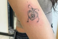 Bouquet Tattoo, Tattoo Board, Big Goals, Piercing Tattoo, Body Mods, Cute Tattoos, Small Tattoos, Tatting, Tattoo Ideas