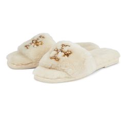 New In Box Tory Burch Jeweled Double T Genuine Shearling Leather Slide Sandal 100% Authentic Guaranteed! Color: Buttermilk (Also Available In Our Poshmark Boutique Black And Honey Yellow Colors) New In Tory Burch Box, Never Been Worn, Comes With Tory Burch Dust Bag! Open Toe Slip-On Style Jeweled Logo Details Genuine Shearling (Fur Origin: Spain) Rubber Sole Price Is Firm. Sorry, No Offers, No Trade. Check Out Our Poshmark Boutique (5-Star Top Rated Seller) For More New, Authentic Tory Burch And Tory Burch Jelly Sandals, Black Tory Burch Sandals, Soft Sandals, Miller Sandal, Pretty Sandals, Shearling Slippers, Tory Burch Sandals, Winter Fashion Outfits Casual, Leather Slide Sandals