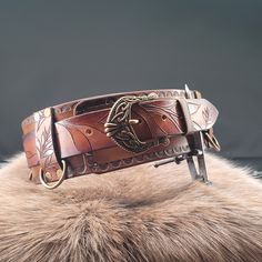 Elevate your Viking, Cosplay, or Larp costume with our Deluxe Design 3" Inch Leather Belt, meticulously crafted with a Celtic theme. **Exquisite Craftsmanship - Hand-tooled and stamped from 8oz leather. - Dyed to perfection, adorned with dome rivets, rings, and a sturdy buckle. **Versatile and Customizable - Adjustable top belt for centering the buckle or wearing alone. - Four D rings for accessories like sword frogs, mugs, pouch or skirts. (accessories not included) **Ready to Craft Made to ord Larp, Viking Cosplay, Viking Belt, Medieval Viking, Medieval Belt, Larp Costume, Utility Belt, D Rings, Fashion Lookbook