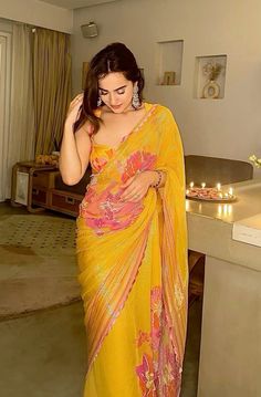 Kusha Kapila, Shimmer Saree, Simple Saree Designs, Lehenga Designs Simple, Simple Kurta Designs, Fancy Sarees Party Wear, Traditional Indian Dress