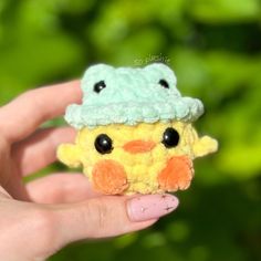 Adorable Crochet Duckling in a Froggy Hat 🐥💚 Handmade crochet plushie - Length ≈6 cm/2.3 in - Width ≈6 cm/2.3 in Each duckling is crafted by hand, ensuring every detail is unique💞 This crochet duckling in a froggy hat is not just a plushie, it's a piece of art made with love and care. Whether you're looking to brighten someone's day or add a whimsical touch to your own space, this little duckling is sure to bring smiles and warmth✨🫶 You can also follow me on Instagram: so.plushie💕 For this plushie I used pattern from instagram: ackyplushies🌱 Cute Crochet Plushies Keychain, Cute Frog Plush, Stuff Animal Crochet Patterns, Crochet Ideas For Birthday Gifts, Cute Crocheted Animals, Cute Crochet Duck, What To Crochet With Fluffy Yarn, Cute Mini Crochet Ideas, Cute Crochet Gifts For Boyfriend