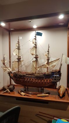 a model ship is on display in a case