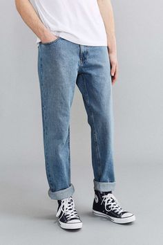 Converse Style Women, Joggers Jeans, Look 80s, Men's Cargo Pants, Jeans Outfit Men, Streetwear Jeans, Designer Sweatshirts, Mens Trendy Outfits, Mens Fashion Jeans