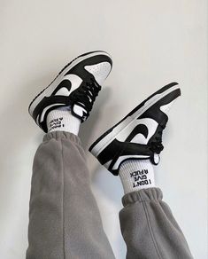 Cheap Jordan, Back To School Shoes, Trendy Shoes Sneakers, Jordan Shoes Girls, All Nike Shoes, Low Shoes, Nike Air Shoes