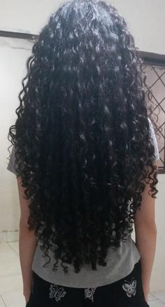 Long 3b Curls, Long Curly Hair 3b, 3b Haircut, Long 3c Hair, 3a Hair, Black Hair Green Eyes, Long Natural Curly Hair, Red Hair Inspo, Goth Hair