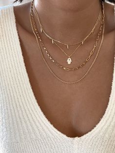 Gold Layered Necklace Aesthetic, Necklace Stacking Gold, Elegant Jewelry Classy, Stacking Necklaces, Simple Elegant Jewelry, Jewelry Classy, Temple Jewelry Necklace, Beaded Jewelry Bracelets, German Silver Jewelry