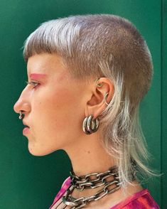 Punk mood by @aziza.bouzerba | Instagram Punk Haircut, Versatile Haircut, Short Punk Hair, A Punk, Edgy Short Hair, Punk Hair, Alternative Hair, Hair Reference