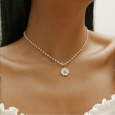 100% Brand New And High Quality. Thank You For Checking Out My Closet! Daisy Choker, Elegant Choker, Daisy Pendant, Sweet Jewelry, Flower Choker, Daisy Necklace, Couple Jewelry, Flower Pendant Necklace, Pearl Pendant Necklace