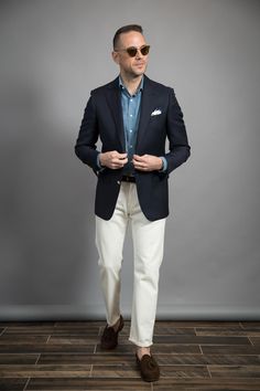 A simple and stylish spring outfit idea featuring a classic navy blazer, denim shirt, white jeans, and suede tassel loafers Sports Coat And Jeans, Navy Blazer Outfits, Mens White Trousers, He Spoke Style, Denim Shirt Outfit, White Jeans Men, White Jeans Outfit, Mens Casual Outfits Summer