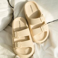 New With Tags - The Pillow Sandals By Pillow Slides, Sandstone, Us 5-6, Eu 35/36 Like Walking On Pillows Offers Relief From Foot, Joint, Back, And Hip Pain. Cheap Comfortable Beige Slides, Comfortable Beige Slide Slippers, Comfortable Beige Synthetic Slides, Beige Flat Synthetic Slides, Slide Shoes, Beige Non-slip Slides For The Beach, Hip Pain, Slides Shoes, Walk On