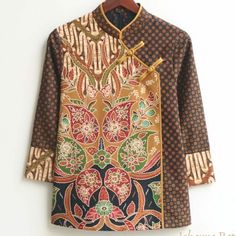 Tenun Lurik, Batik Top, Crochet Wrap Pattern, Batik Blouse, Batik Kebaya, Batik Art, Batik Fashion, Hijabi Outfits Casual