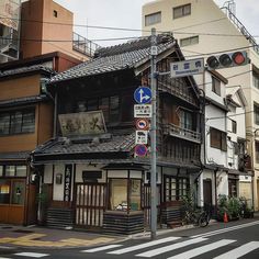 Japan Mountain House, Japanese Building Aesthetic, Landscape With Building, Japanese Roof Tiles, Japanese Style Houses, 1950s Buildings, Asian Architecture Modern, Buildings Top View, Japanese Suburbs