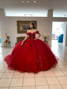 Dark Red And Champagne Quince, Modern Quinceanera Dresses, Rose Quinceanera Dress, Quince Red Dresses, Burgundy Quince Dress, Red Xv Dresses, Red 15 Dresses, Red 15 Dresses Quinceanera, Qinsenara Dresses