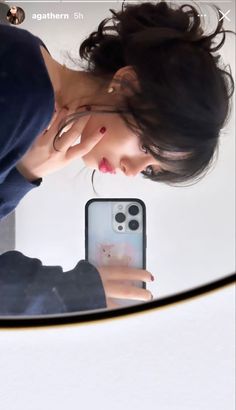 Mirror Selfie Poses With Face, Layers Medium Length, Layers Medium, Medium Length Haircut, Selfie Poses Instagram, Selfie Ideas Instagram, Foto Ideas Instagram, Instagram Photo Inspiration, Ideas For Instagram Photos