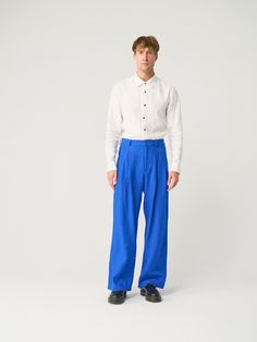 "Exquisite linen trousers for men -- flowy, pleated, and packed with details that ensure impeccable fit. Offered in medium-weight and exclusive linen. If you're intersted in a heavy-weight option, you'll find another THEO listing in our MEN'S section. STYLE DETAILS * Relaxed fit * Wide, straight leg * High waist with elasticated back * 2 front pleats * Fastens with 2 buttons and a zipper * Side pockets * Full length * Made from medium-weight and exclusive linen SIZES & COLORS IN THE PICTURES * M Mens Flowy Pants, Mens High Waisted Trousers, Linen Pants For Men, Linen Trousers For Men, Leo Lover, Vietnamese Style, Chanel Style Jacket, Mens Linen Pants, Silk Trousers