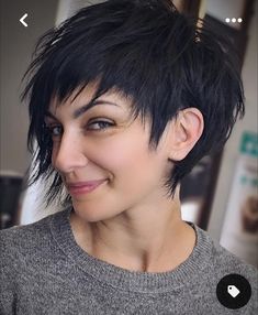 Short Shag Undercut, Short Assymetrical Haircut, Asymmetrical Haircut With Bangs, Shaggy Pixie Cuts, Pixie Haircut Ideas, Amazing Hairstyles, Hairstyles For Girls