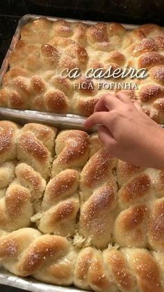 a person placing bread in a pan on top of an oven rack with the words la casteeria pica tofinita written above it