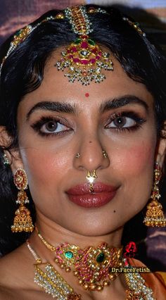 Shobhita Dhulipala, Sobhita Dhulipala, Janhvi Kapoor, Actress Without Makeup, Beautiful Dresses Short, Actress Pics, Alia Bhatt, Beautiful Smile Women, Deepika Padukone