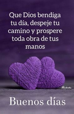 two heart shaped balls of yarn sitting on top of each other with the words, que dios bendiga tu dia, despe tu camino y prospere tod